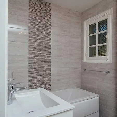 La Croix-valmer Sleeps 7 Pool Wifi