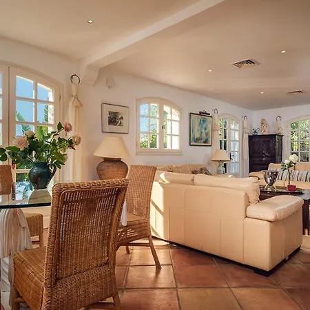 La Croix-valmer Sleeps 7 Pool Wifi