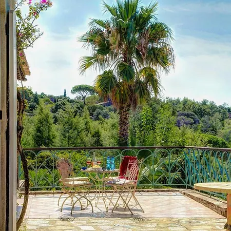 La Croix-valmer Sleeps 7 Pool Wifi