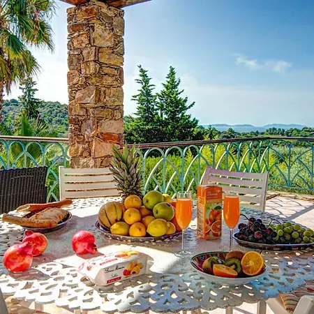 La Croix-valmer Sleeps 7 Pool Wifi La Croix-Valmer