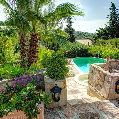 Vila La Croix-valmer Sleeps 7 Pool Wifi *
